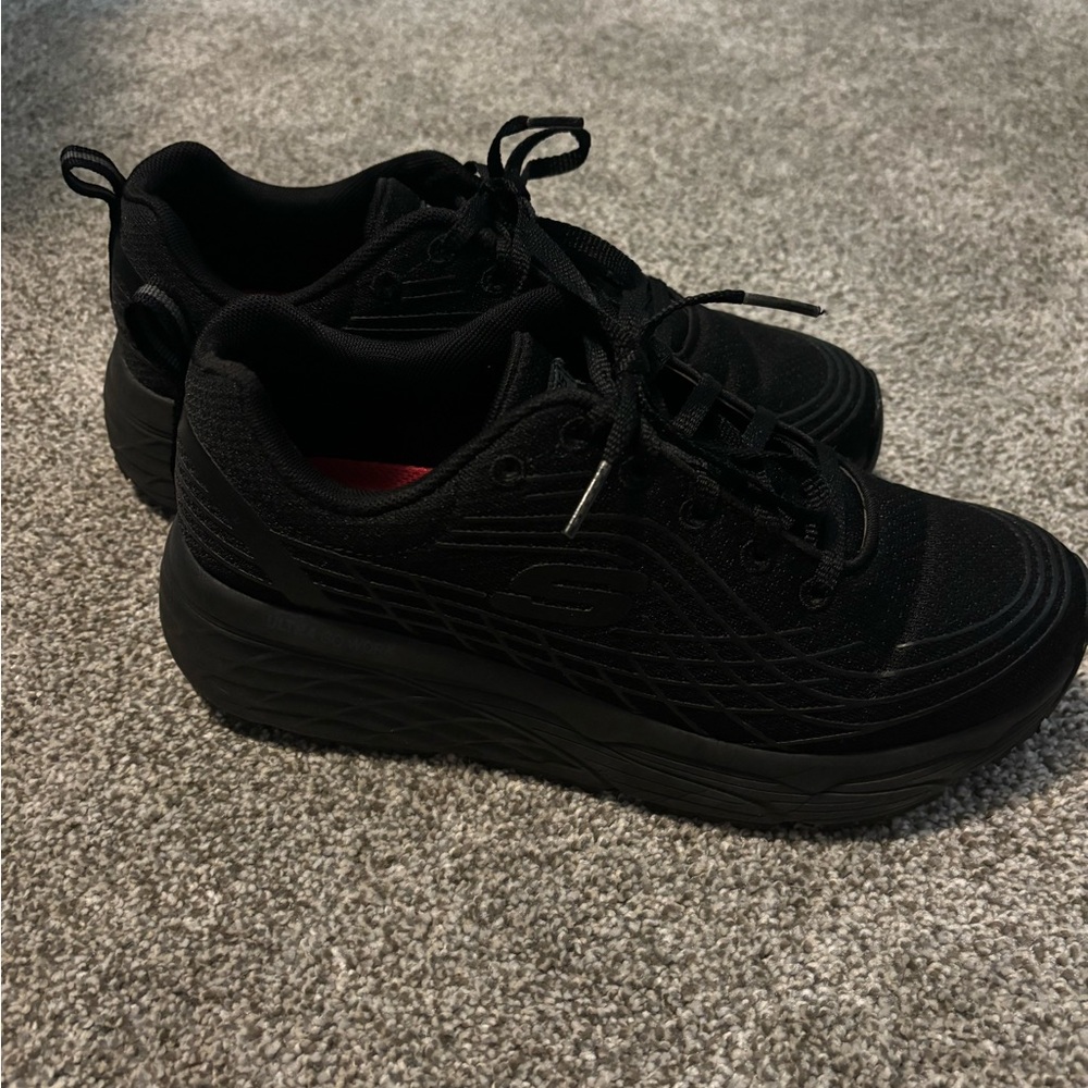 Skechers ultra cushioned work non-slip shoes. Size 8